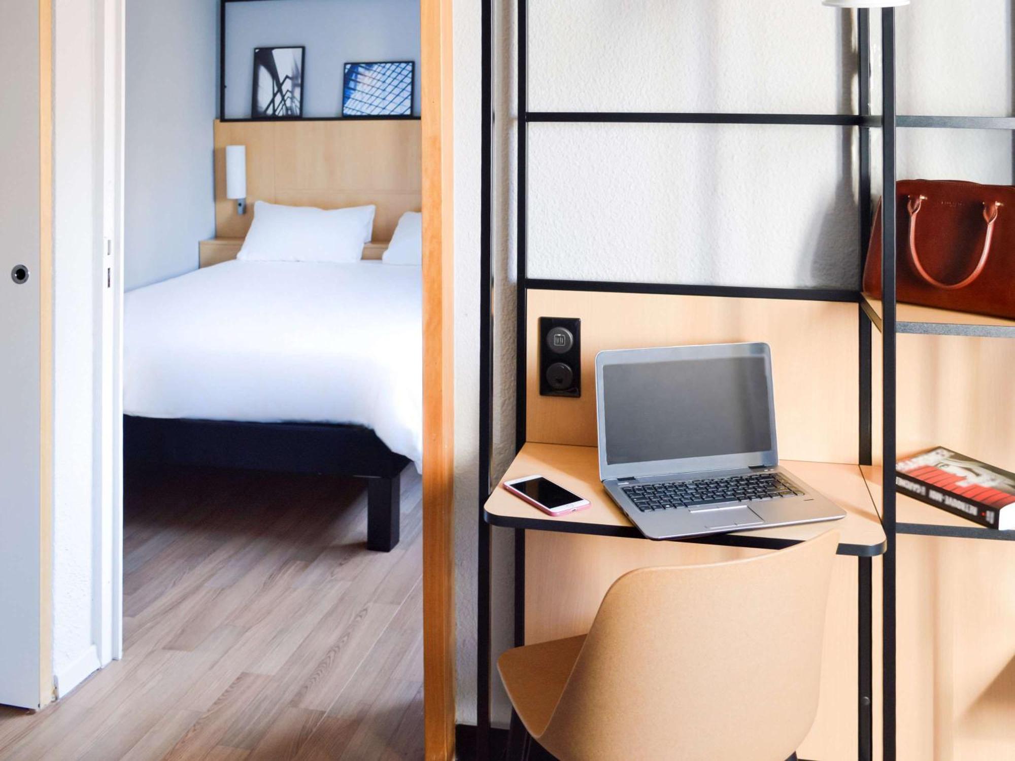 Hotel Ibis Paris Tour Eiffel Cambronne 15ème Esterno foto