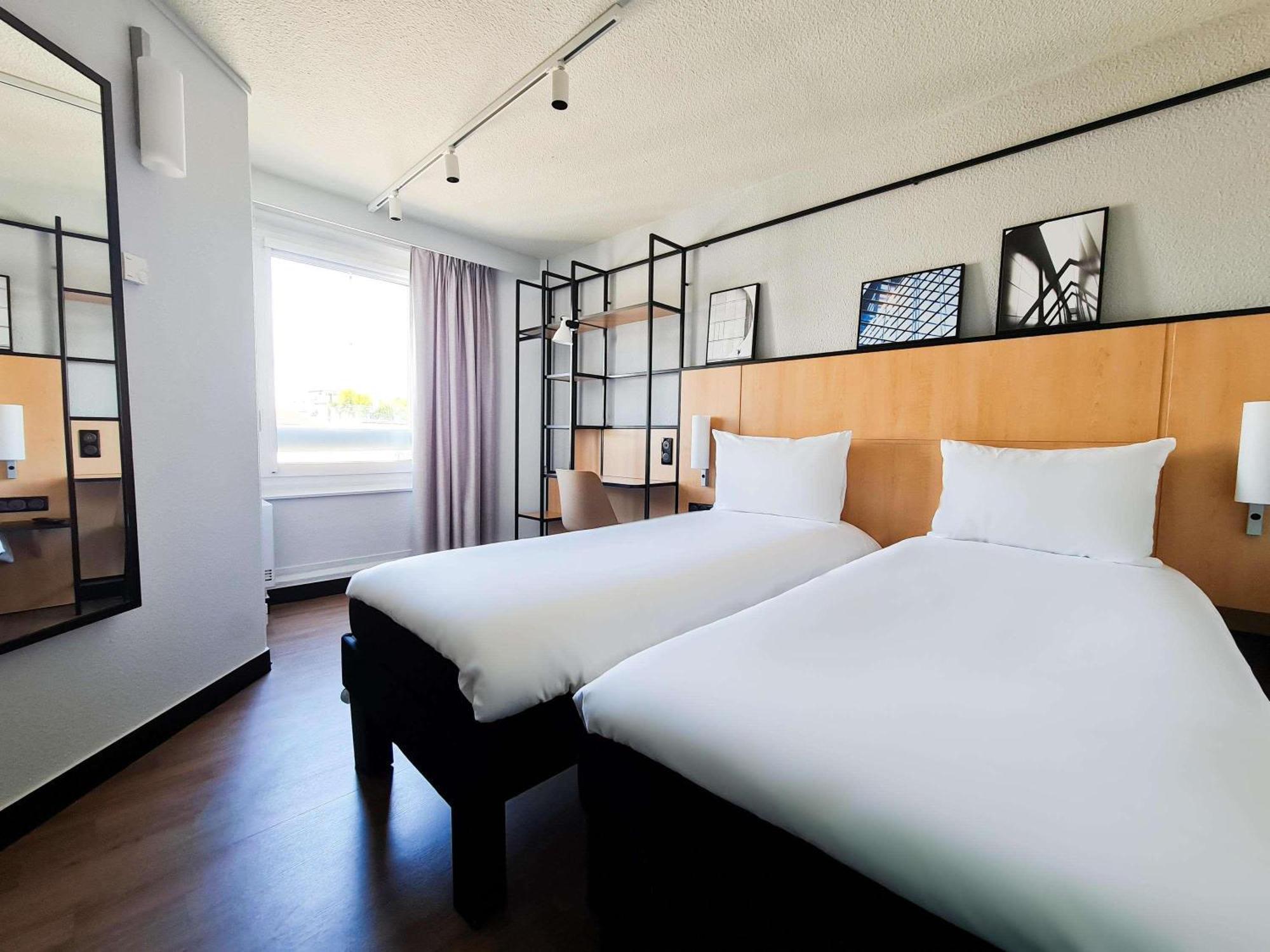 Hotel Ibis Paris Tour Eiffel Cambronne 15ème Esterno foto